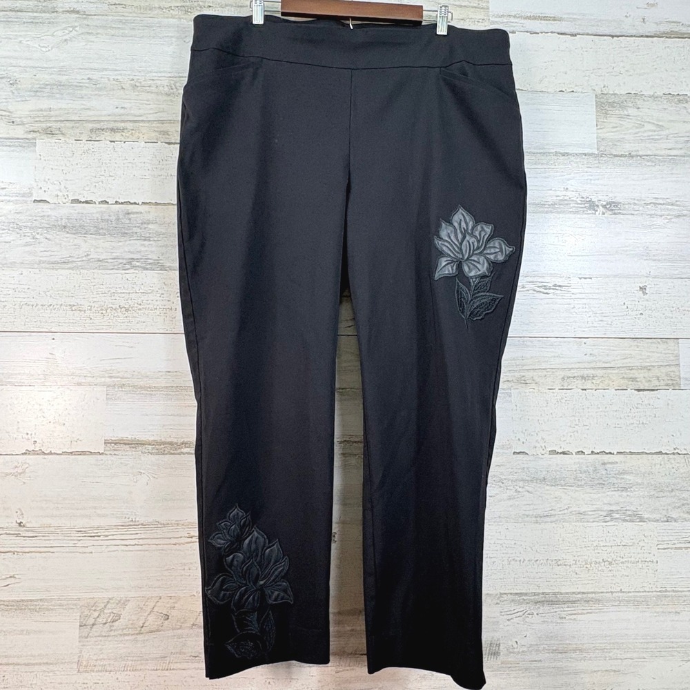 Chicos Perfect Stretch Black Ankle Pants Faux Leather‎ Floral Applique Size 4 XL